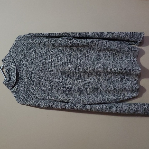 Sweater size xl - Picture 2 of 3
